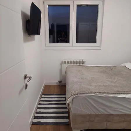 Moon زلاتيبور