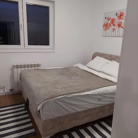 Moon زلاتيبور